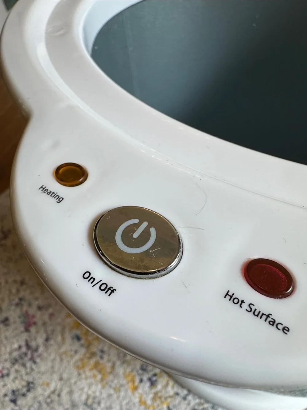 White Electric Towel Warmer  with Plastic Lid